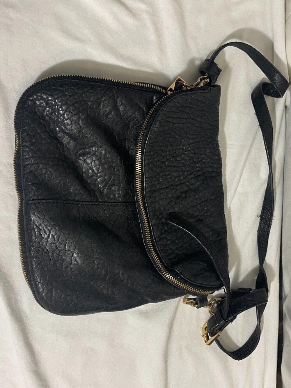 Vince Camuto Cory Black Pebbled Leather Crossbody Bag Gold Tone 9.5”